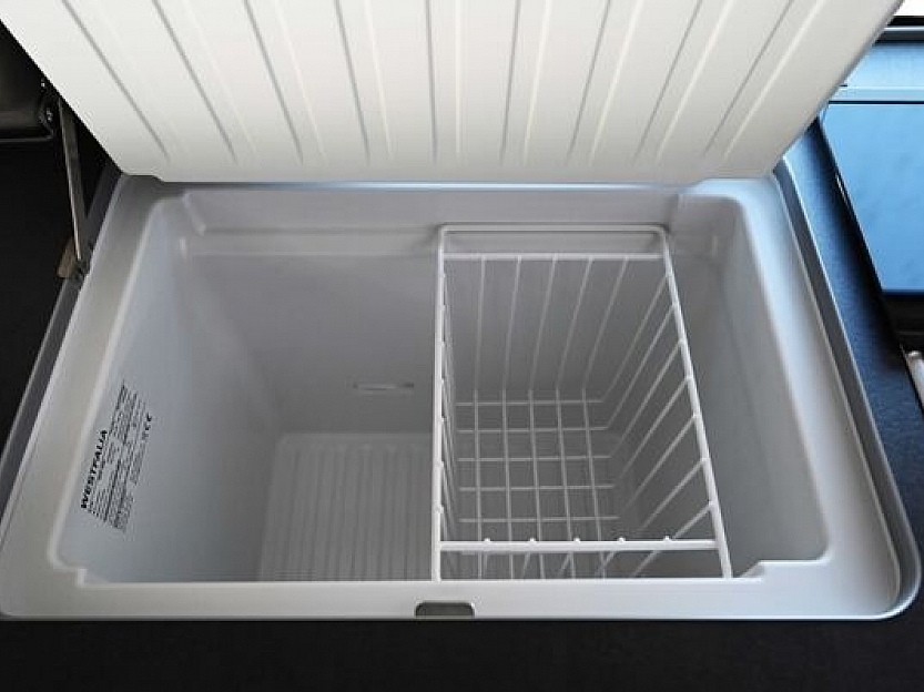 WESTFALIA Panier pour le frigo Ford Nugget. WESTFALIA Panier pour le frigo Ford Nugget.
