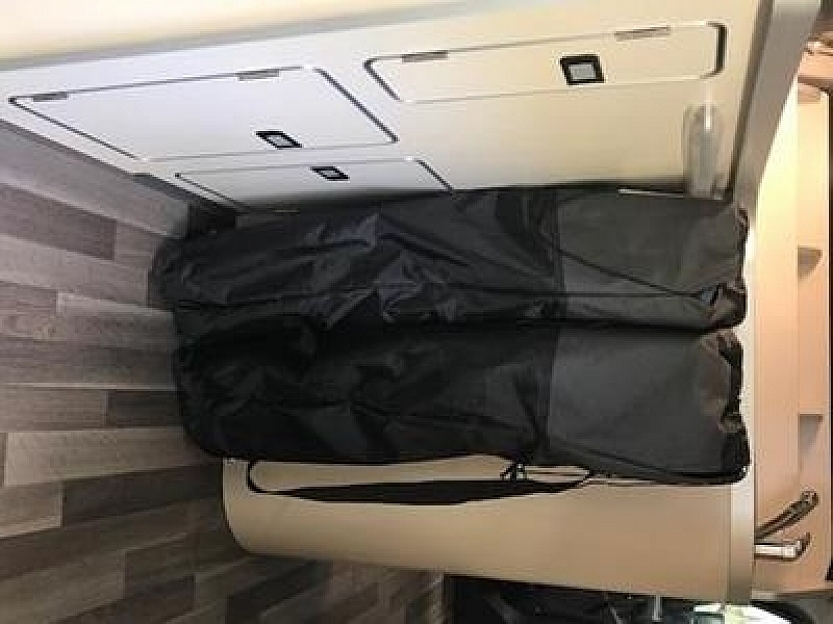 WESTFALIA: OUTDOOR-PAKKET: 1 campingtafel + 2 vouwstoelen voor Ford Nugget Korte Wiel Basis. WESTFALIA: OUTDOOR-PAKKET: 1 campingtafel + 2 vouwstoelen voor Ford Nugget Korte Wiel Basis.